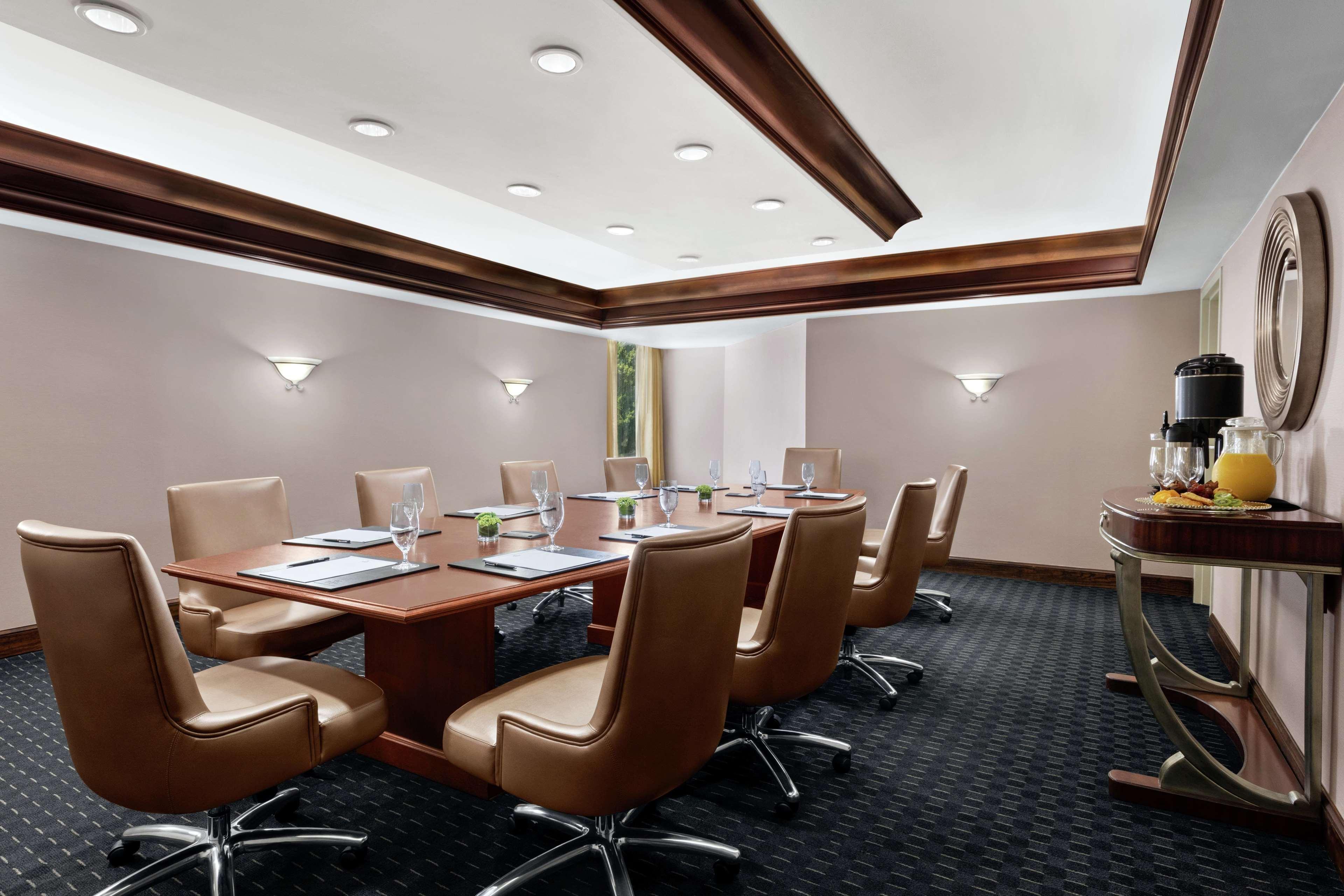 Hotel Doubletree By Hilton South Charlotte Tyvola Exterior foto