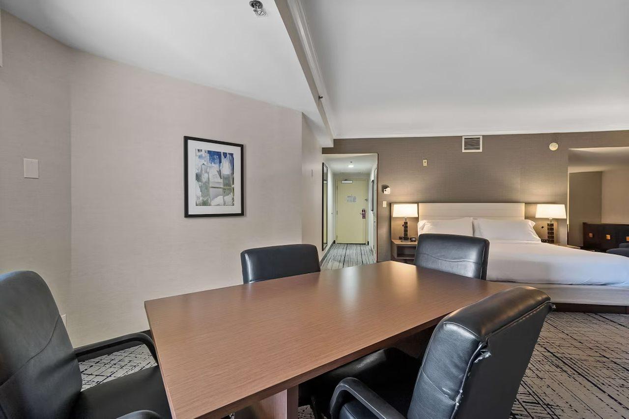 Hotel Doubletree By Hilton South Charlotte Tyvola Exterior foto