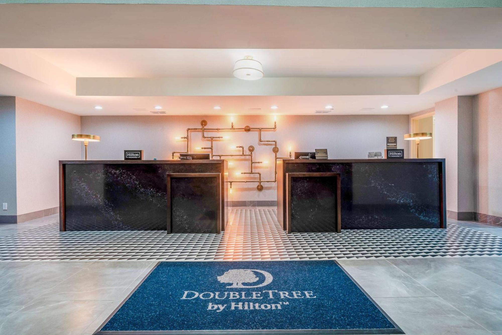 Hotel Doubletree By Hilton South Charlotte Tyvola Exterior foto