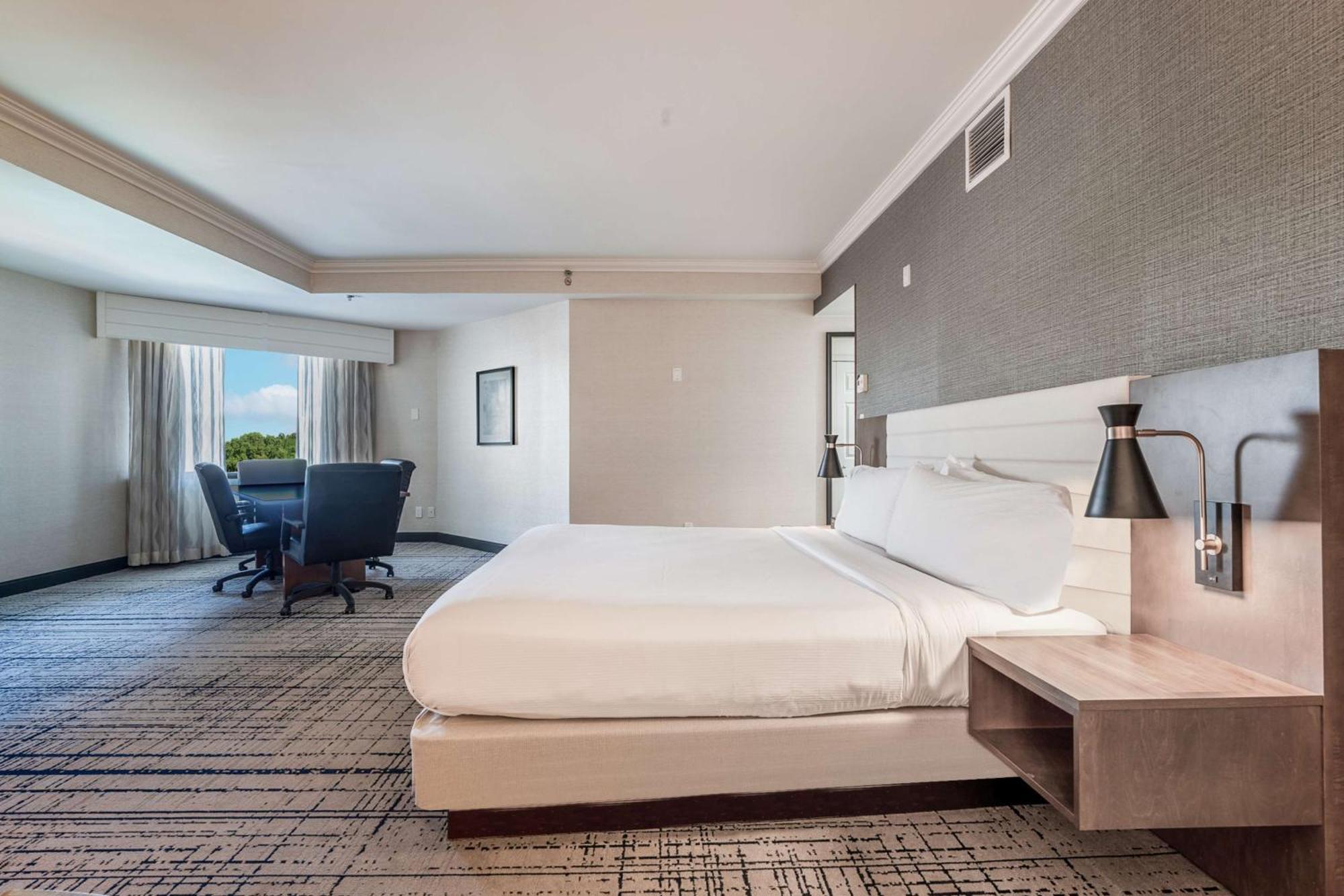 Hotel Doubletree By Hilton South Charlotte Tyvola Exterior foto
