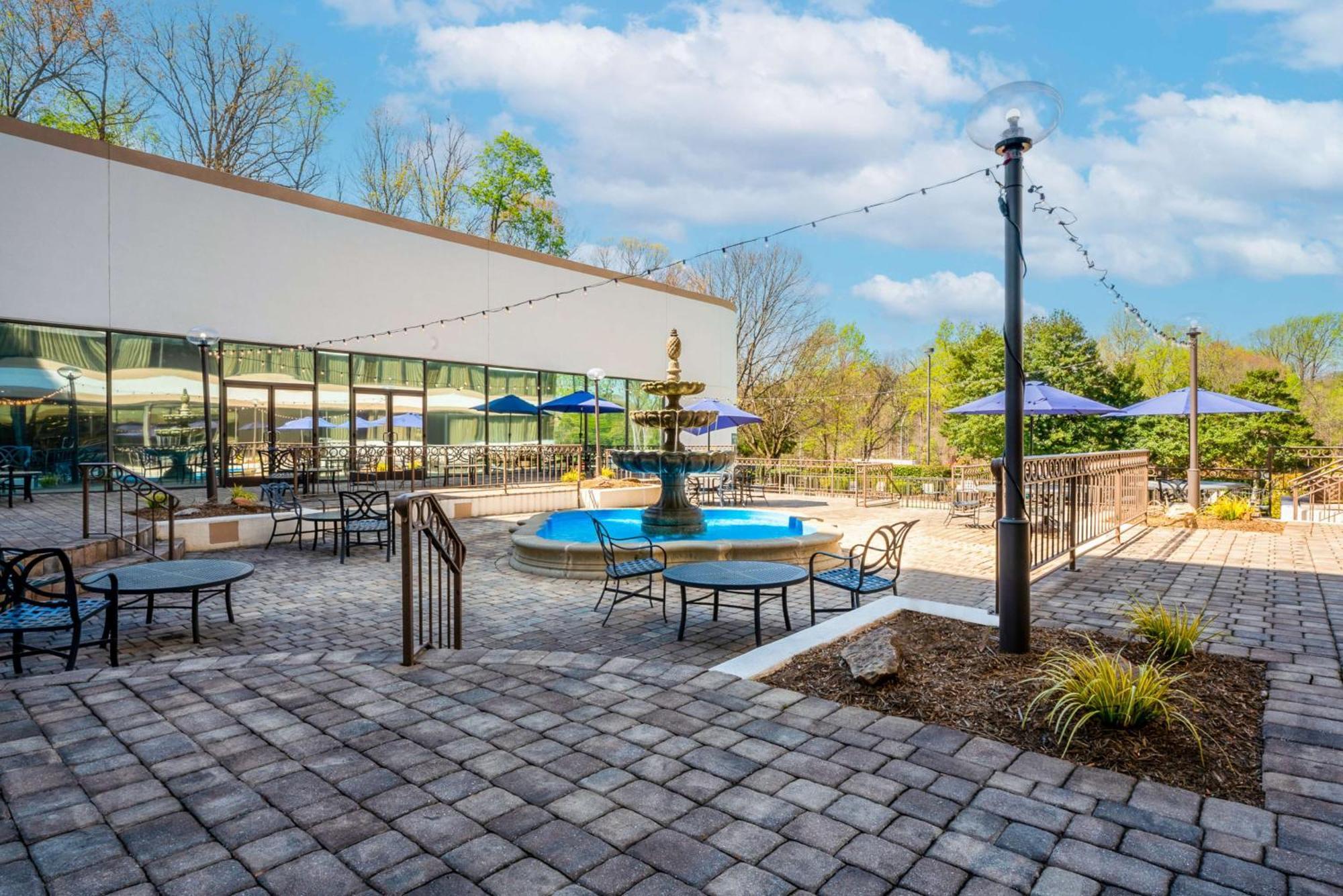 Hotel Doubletree By Hilton South Charlotte Tyvola Exterior foto