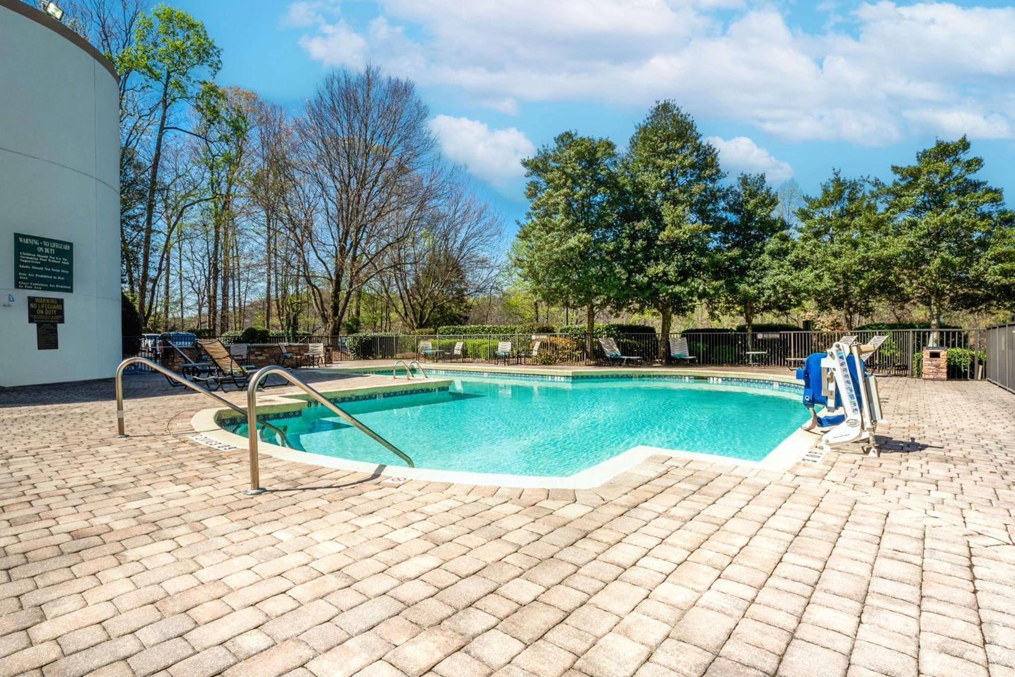 Hotel Doubletree By Hilton South Charlotte Tyvola Exterior foto